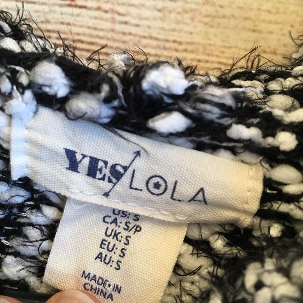 YES LOLA BLACK AND WHITE HOODED SWEATER - Picture 4 of 6